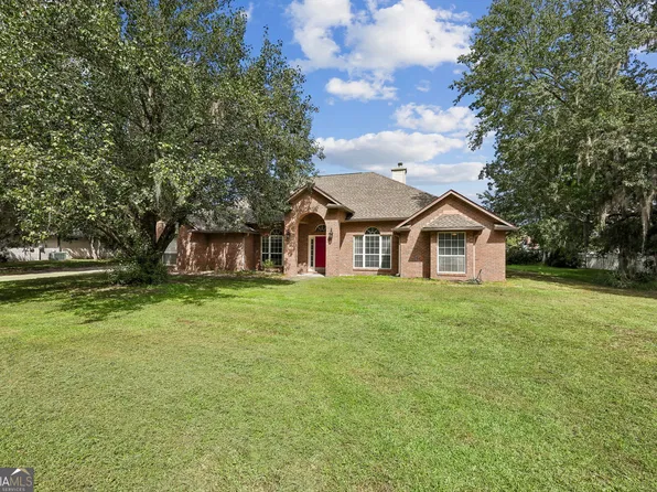 209 Lake Manor Dr, Kingsland, GA 31548
