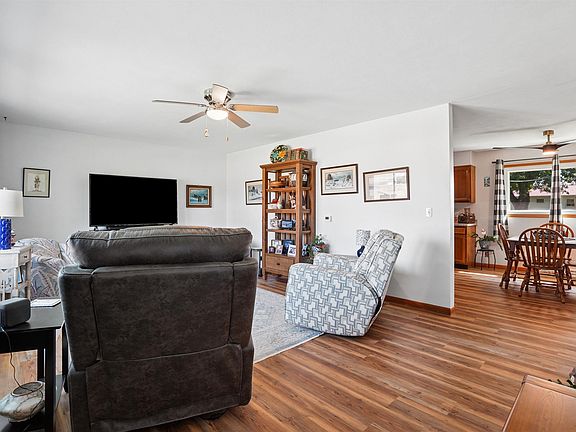 5th image of 205 6th St N