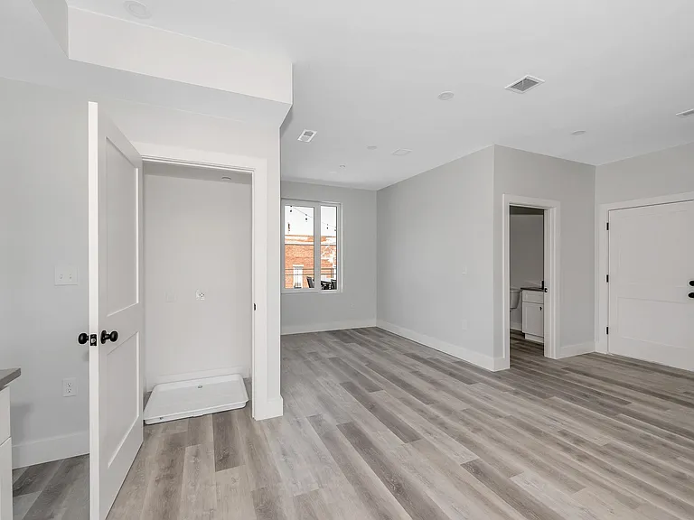1 Lafayette Sq #401 — Photo 17