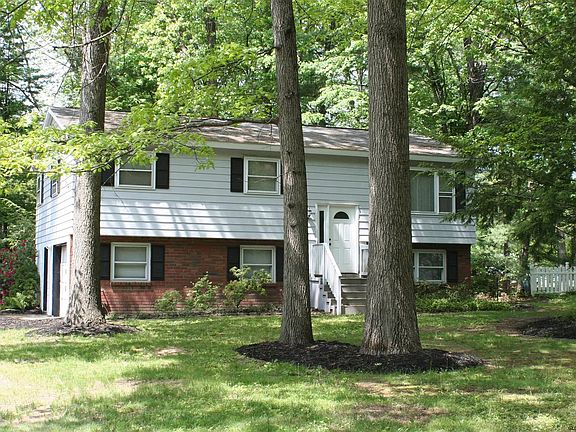 2nd image of 14 Dorsman Dr