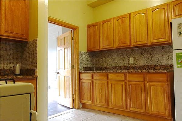 1st image of 178 Vernon Ave APT 3