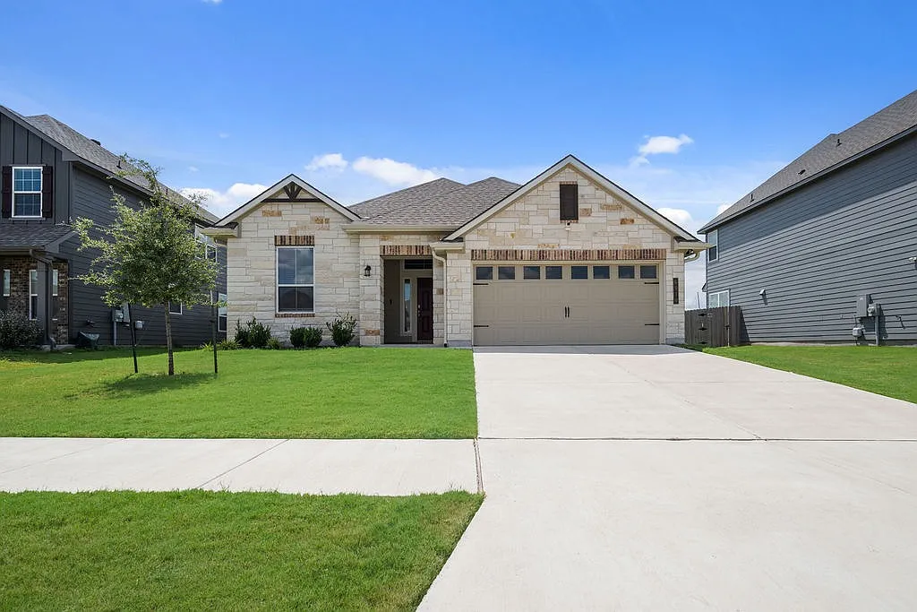 6910 McGregor Loop — Photo 1