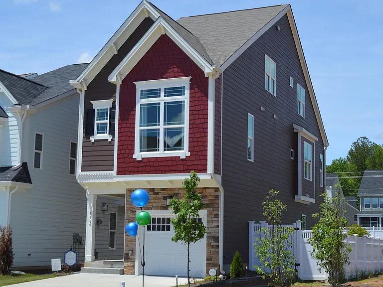 This beautiful house is an end unit located on a premium lot with lots of windows bringing in natural light.