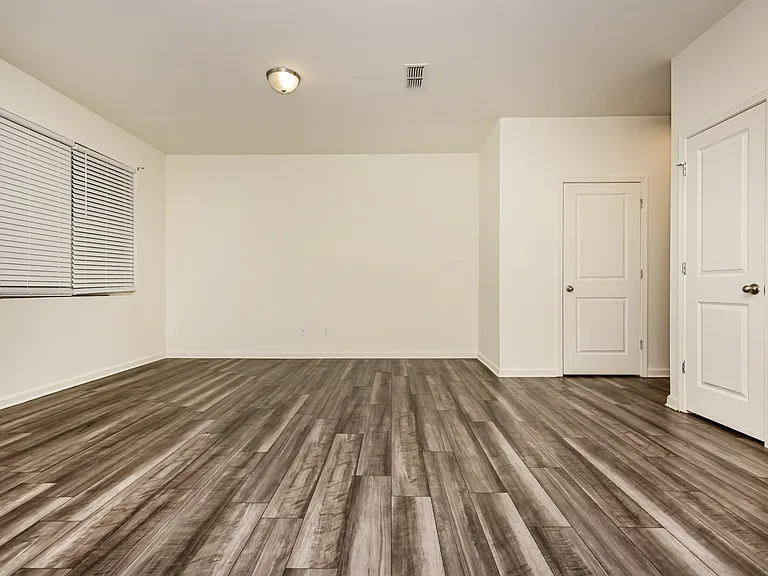108 Swindon Dr — Photo 6