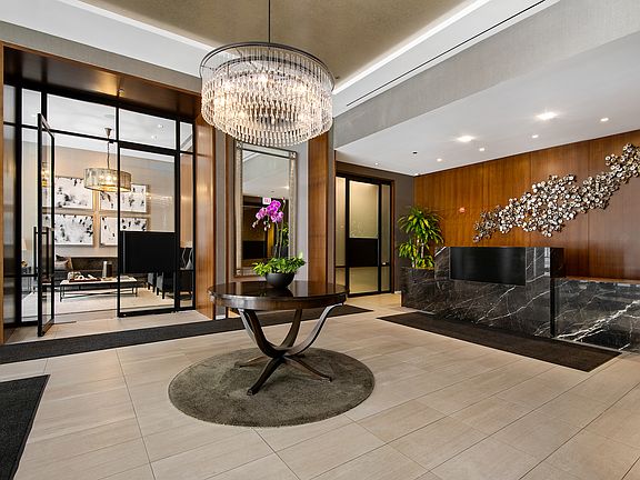 2nd image of 1550 N Clark St #304