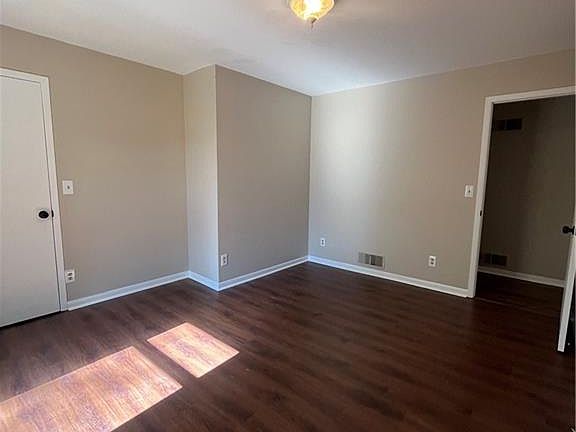 5th image of 175 Lakeshore Cir SE
