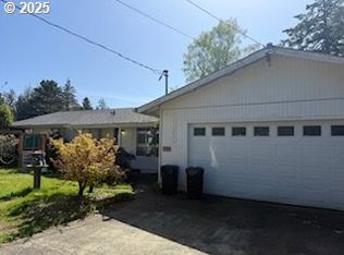 5590 S Shore Dr, Florence, OR 97439