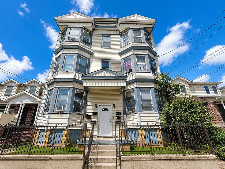 733 S 18th