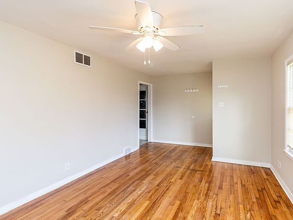 3rd image of 1313 Paris Rd