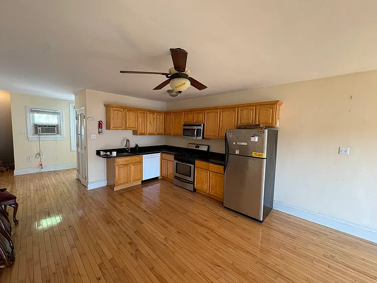 4335 Main St #3 — Photo 4