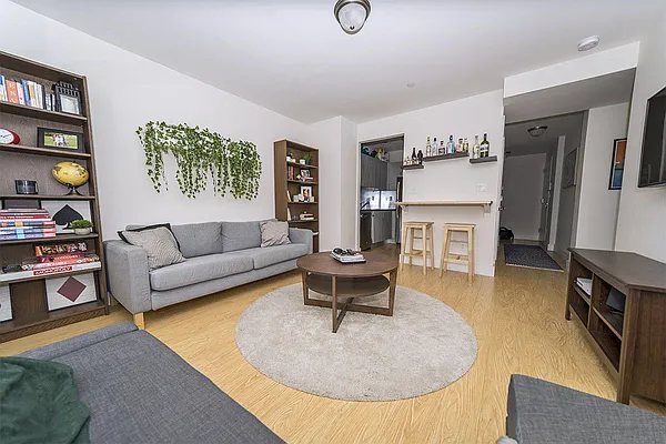 Rented by Level Group | media 49