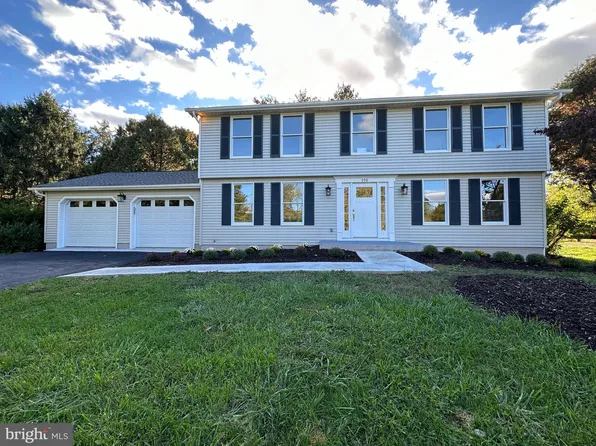 998 Hacienda Ct, Westminster, MD 21157