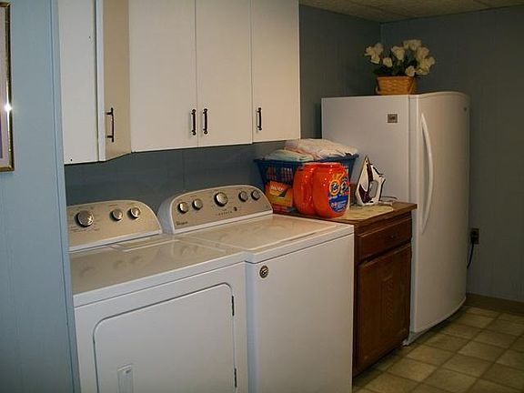 5th image of 815 Hillcrest Dr