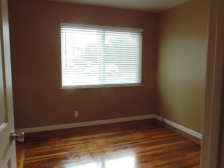 2310 Roosevelt Ave #1 — Photo 11