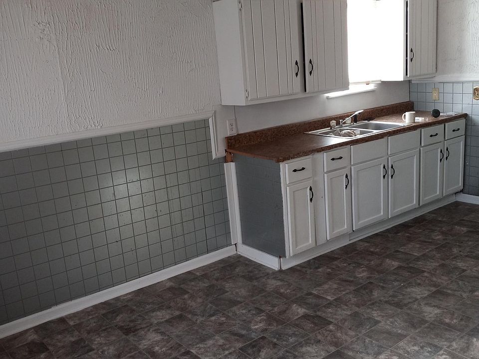 2nd image of 3267 Parkwood Ave