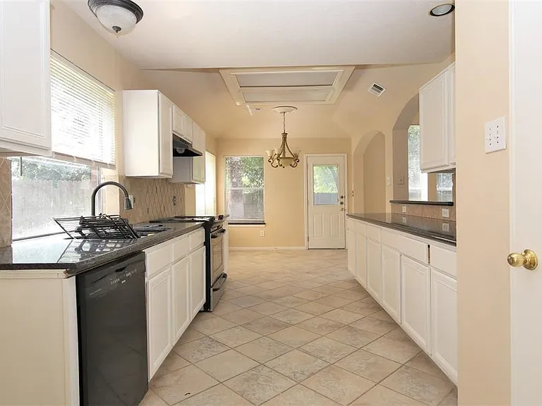 7902 Belterraza Ct — Photo 3