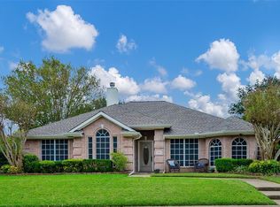 322 Saddlebrook Dr, Garland, TX 75044