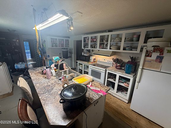 4th image of 18206 Robinson Rd