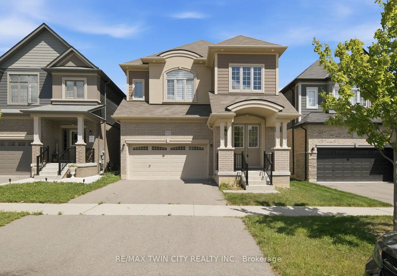 5 bed, $2,999 — Photo 1