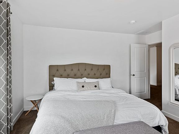 4th image of 5237 W Cranford St