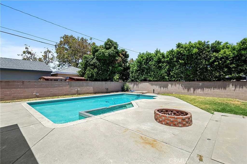 3 bed, 1449 sqft, $6,200 — Photo 3