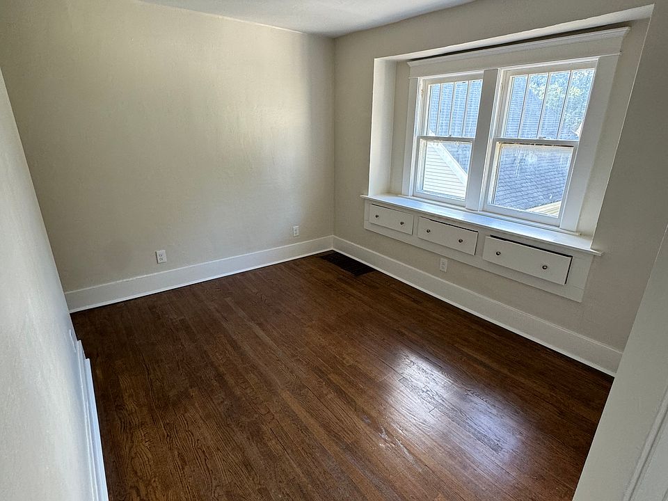 Dining room off of kitchen