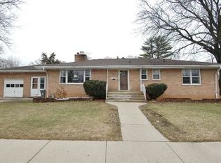 158 S Union St, Elgin, IL 60123