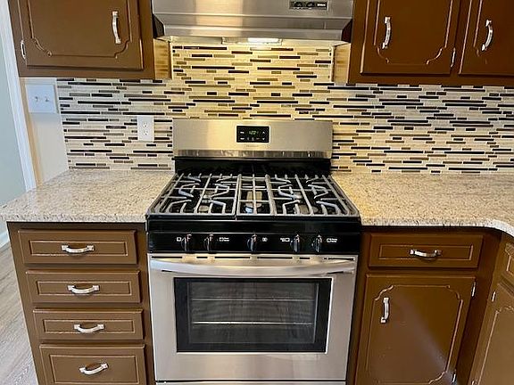 4th image of 37 White Breeze Ct