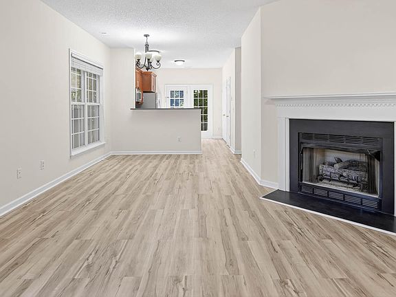5th image of 103 Litton St
