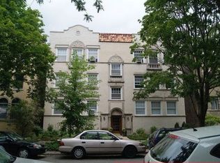 2326 W Farwell Ave, Chicago, IL 60645