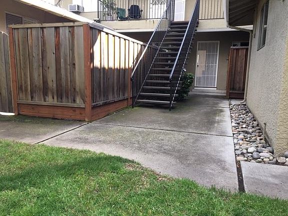 3rd image of 395 Bellerose Dr APT 2