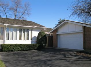 196 Briarwood Loop, Oak Brook, IL 60523