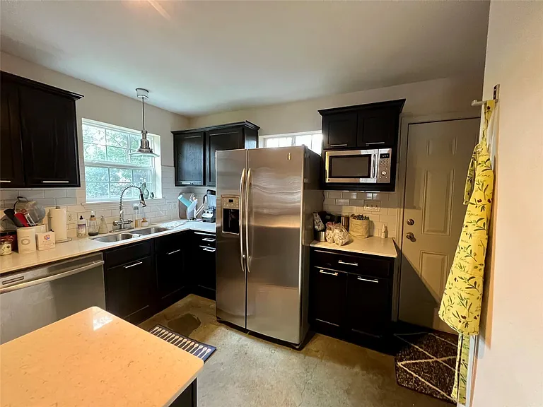 2409 Santa Rosa St — Photo 5