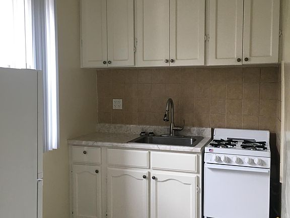 5th image of 722 Hartford Ave APT 205