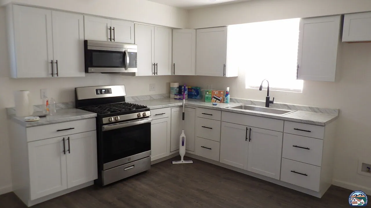 4 bed, 2.0 bath, 1274 sqft, $2,000 — Photo 3