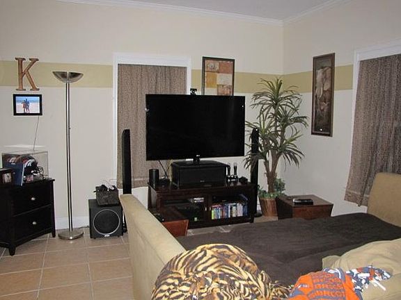 2nd image of 281 Woods Ave Unit 6