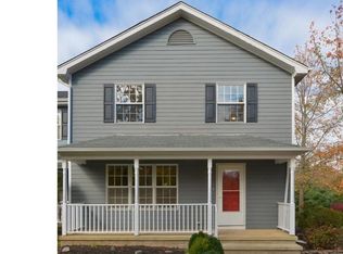 13 Eaton Pl, Hopewell, NJ 08525