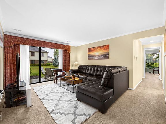 3rd image of 810 E Castle Ct APT 7