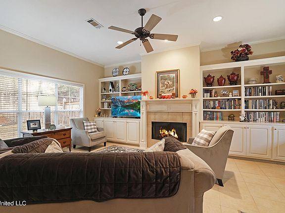 5th image of 794 Versailles Dr