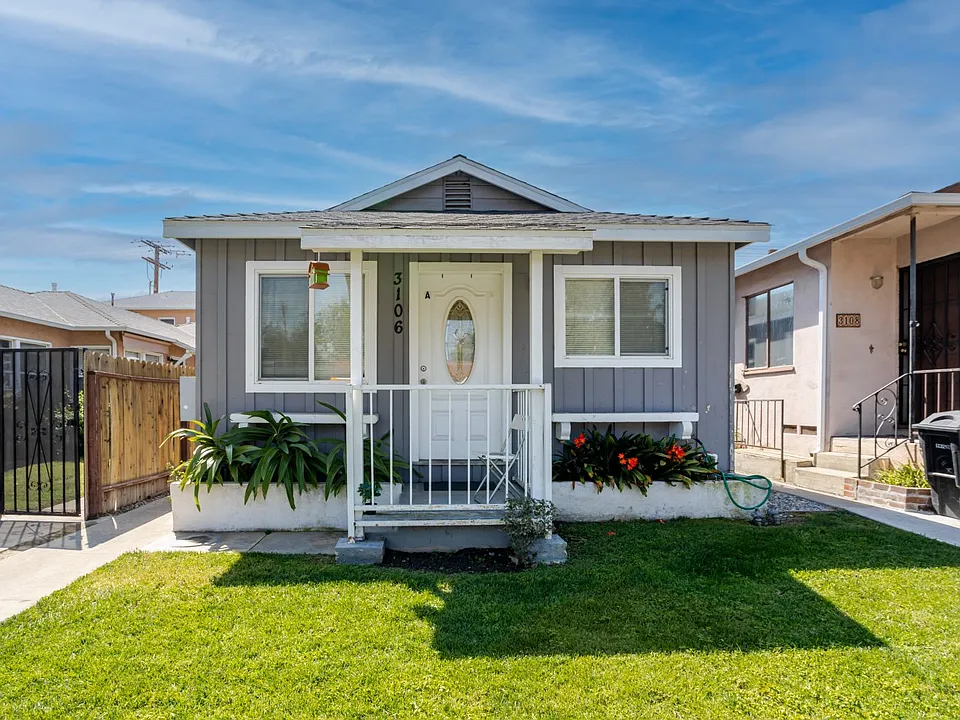 3106 W Victory Blvd #B