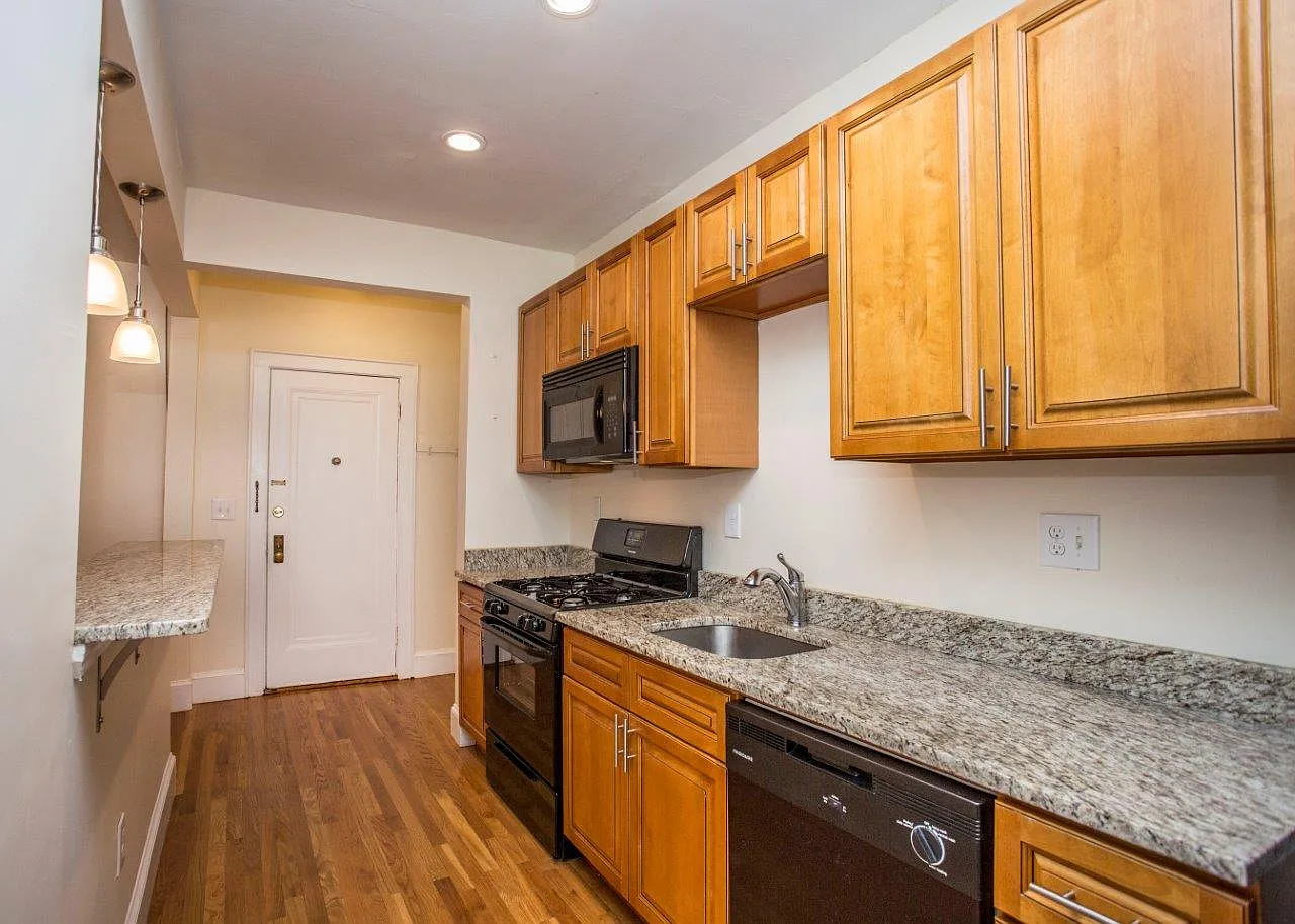 1 bed, 410 sqft, $2,300 — Photo 1