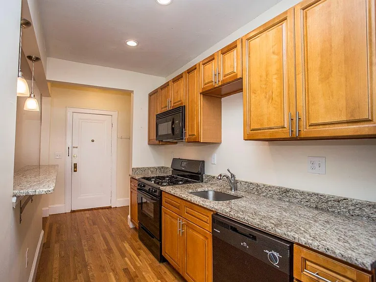 137 Highland Ave #6 — Photo 1
