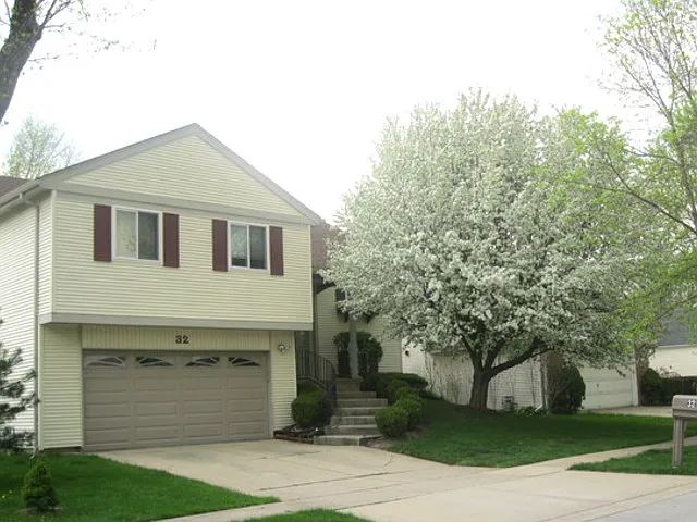 32 Manchester Ln photo 1