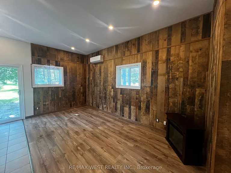 16632 York Durham Line #GARAGE — Photo 7