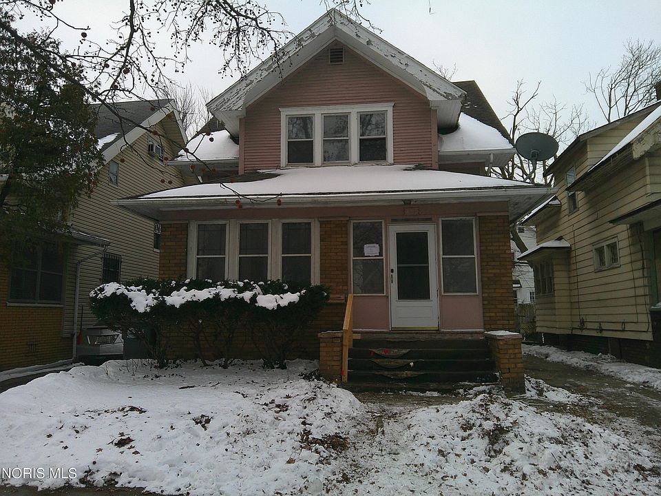 1st image of 411 W Manhattan Blvd