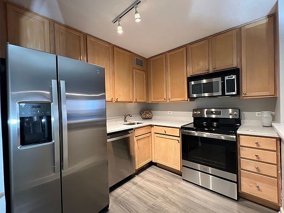 3rd image of 350 W Belden Ave APT 514
