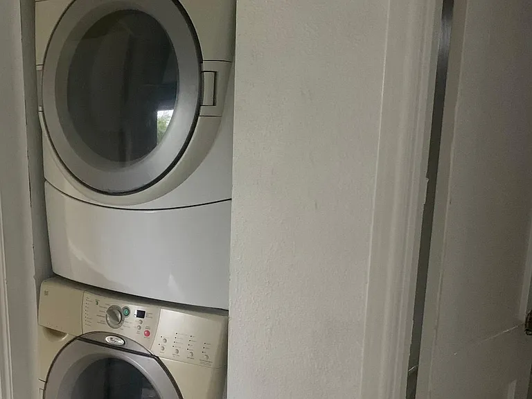 Washer/Dryer Included