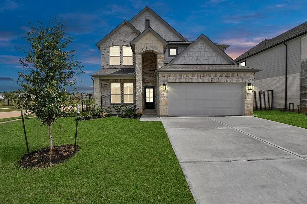 5 bed, 3.5 bath, 3291 sqft, $3,900 — Photo 1