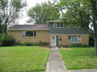 45 Hampton Ct, Williamsville, NY 14221