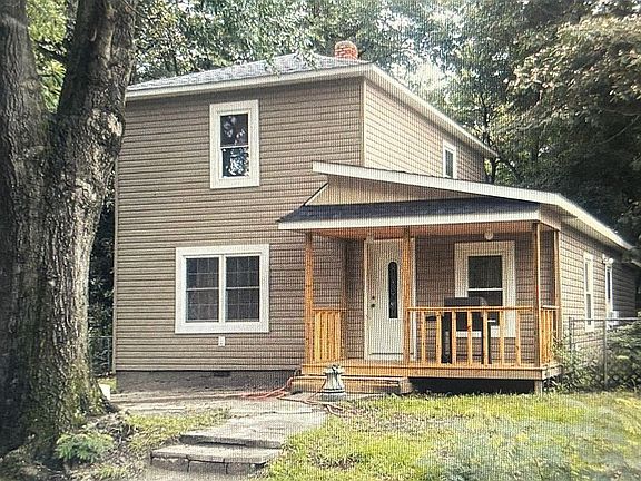 2nd image of 611 Chestnut St
